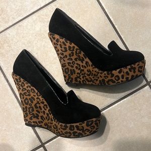 High heel leopard wedge